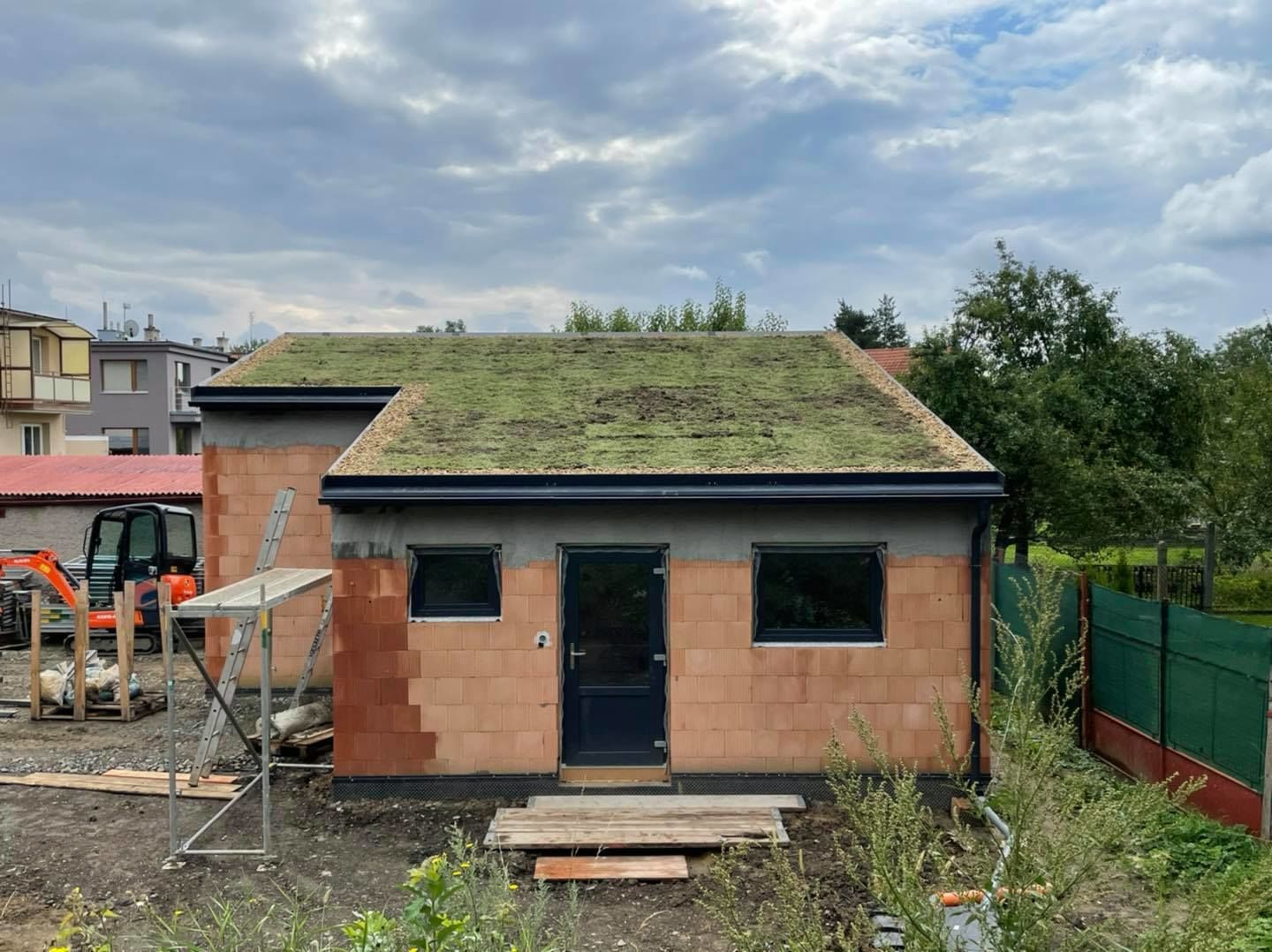 Odlehčená zelená střecha v Hulíně